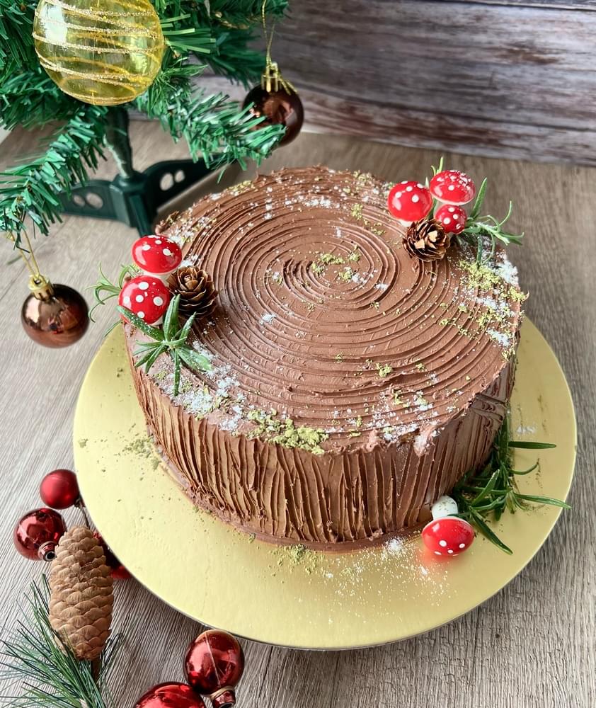 17 Best Christmas log cake ideas | christmas cake, log cake, cake decorating